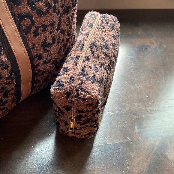 New In Bag! Beige leopard weekender duffle and matching makeup bag. - Picture 5 of 8